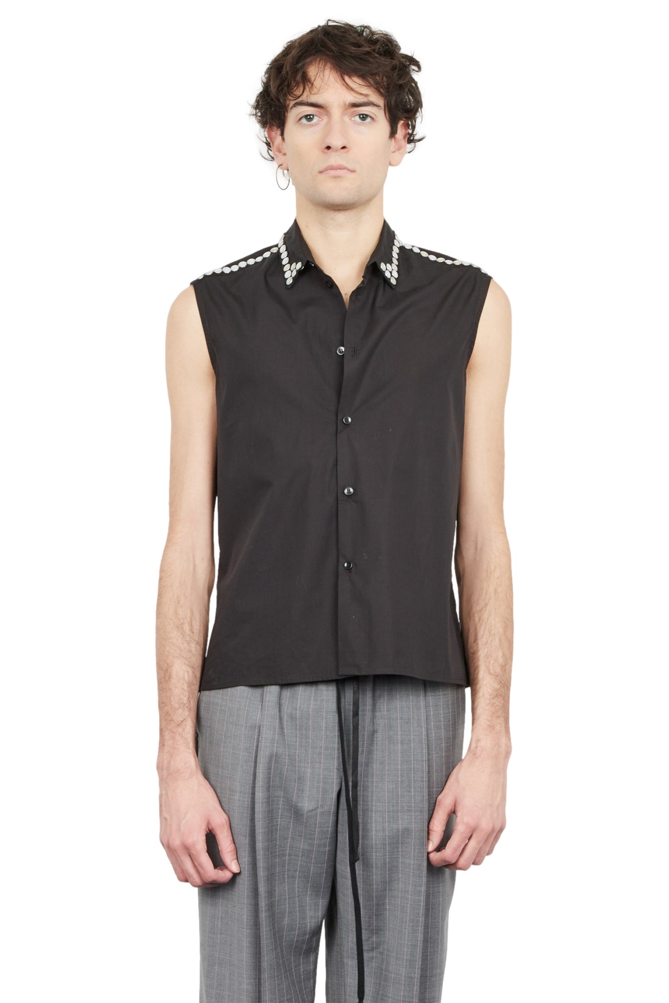 La chemise courte sans manches