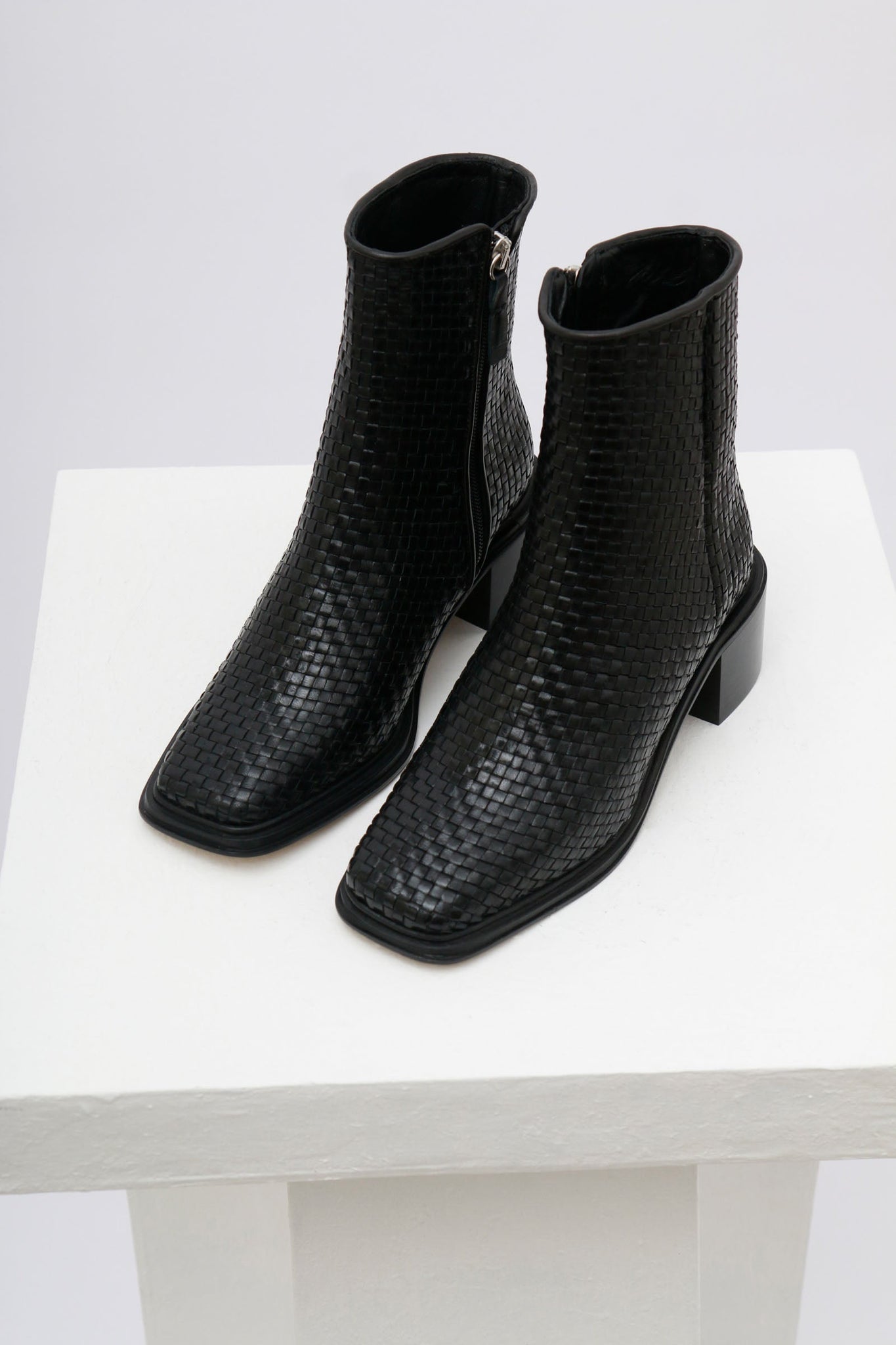 Souliers Martinez Shoes AURIA - Black Woven Leather Ankle Boots 